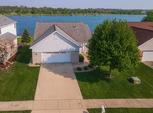 23 Lake Ridge Ct, Bloomington, IL 61701