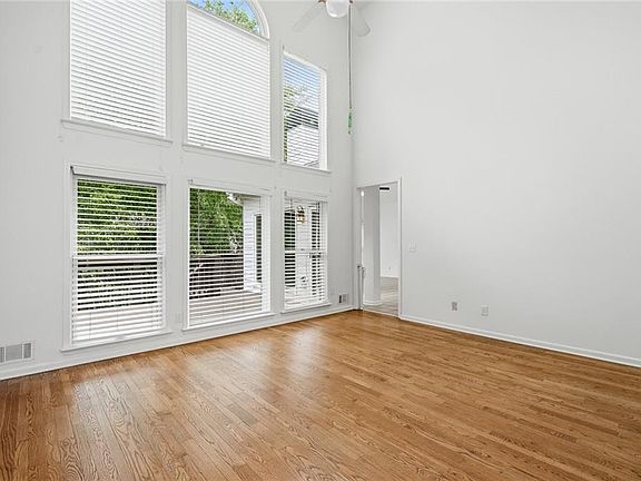 3rd image of 4522 Springvale Cir