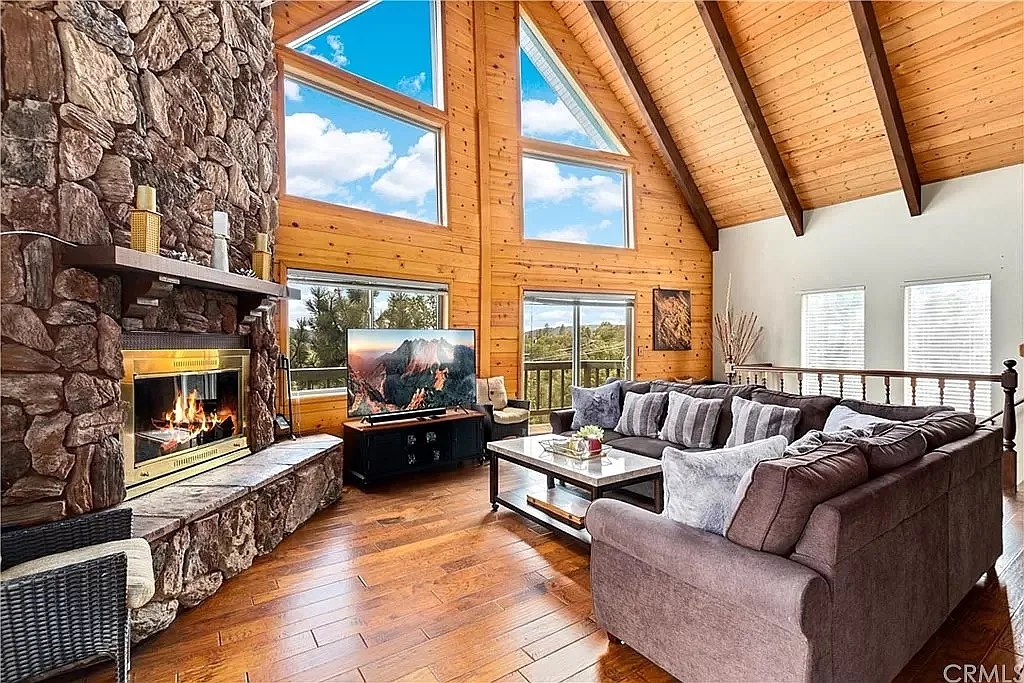 5 bed, 2882 sqft, $3,900 — Photo 1