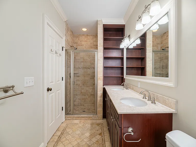 41 Harold St #B — Photo 12