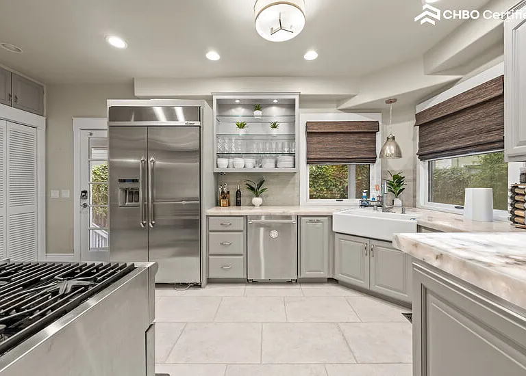 Kitchen entry