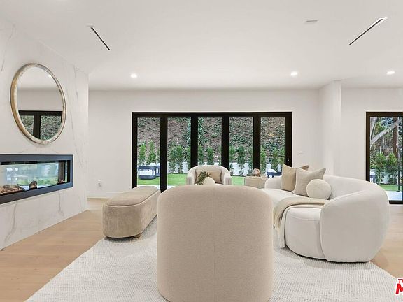 5th image of 1902 Roscomare Rd