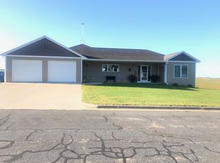 315 Rosalyn St, Dickeyville, WI 53808