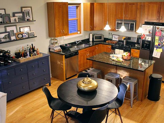 5th image of 1071 N Hermitage Ave #2