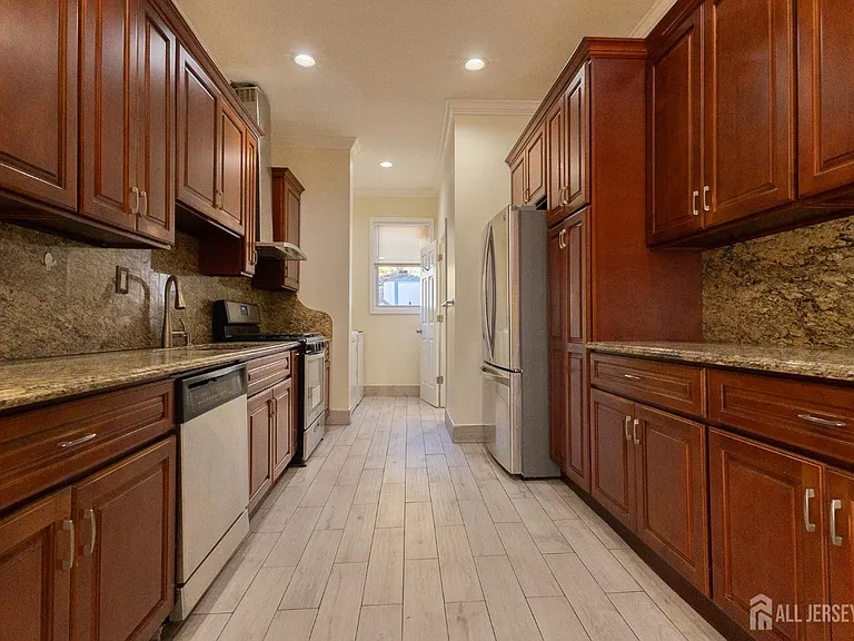 158 Terrace Ave — Photo 5