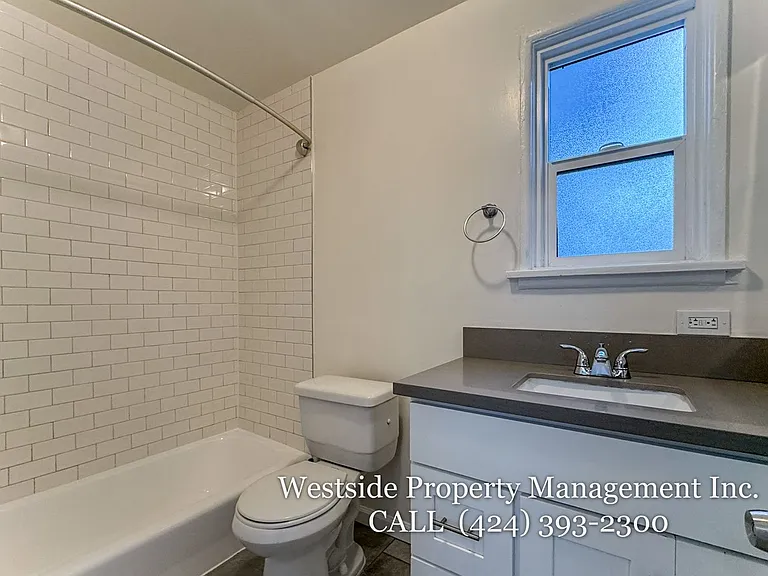 1260 W 39th St #6 — Photo 9