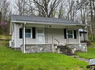 218 Old Clear Branch Ln, Rocky Top, TN 37769