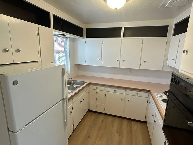 1835 Beach Ave NE #7 — Photo 5