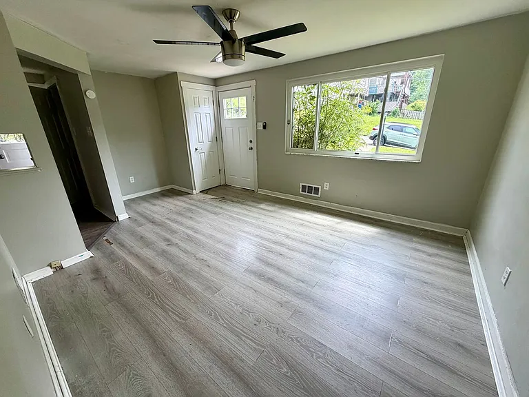 1710 Arnold St — Photo 5