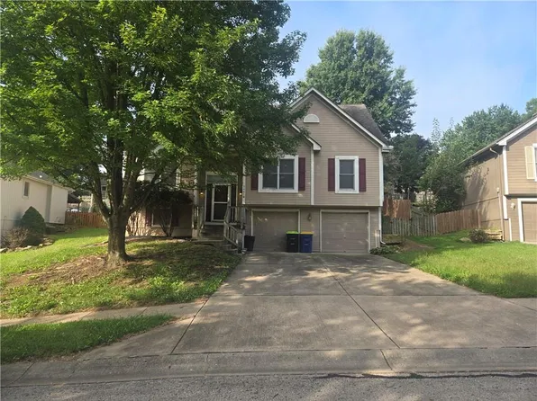 14614 Killarney Ln, Smithville, MO 64089