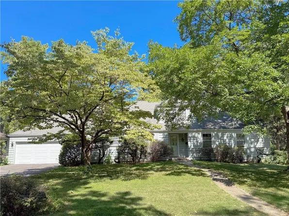 8101 Juniper Dr, Prairie Village, KS 66208