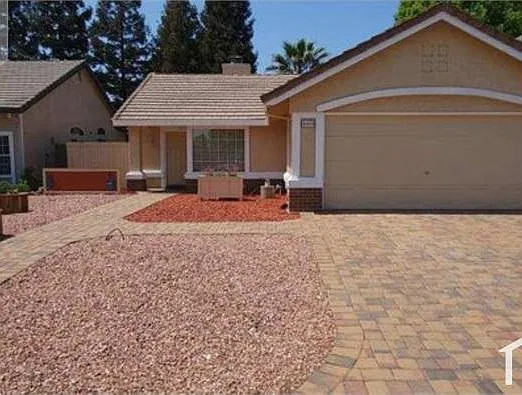 3 bed, 1325 sqft, $2,800 — Photo 2