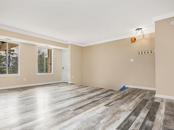 3rd image of 8 Cheyenne Court #8