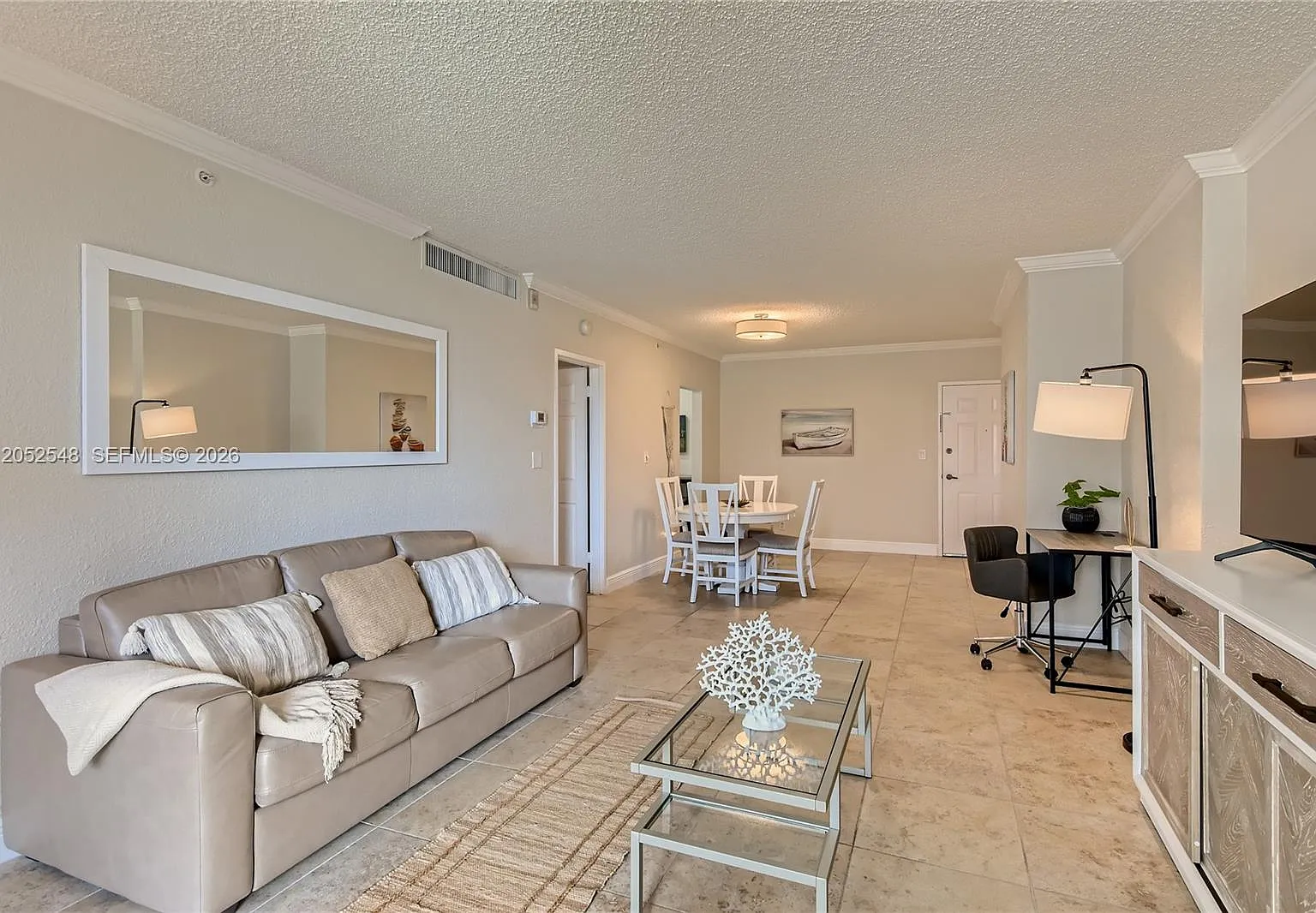 Wave Condo — Photo 2