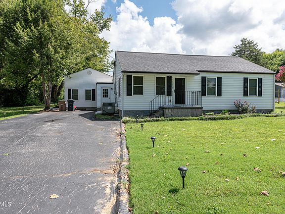 2nd image of 1114 NW Orchid Dr