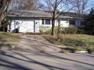 1604 Scenic View Dr, Dubuque, IA 52001