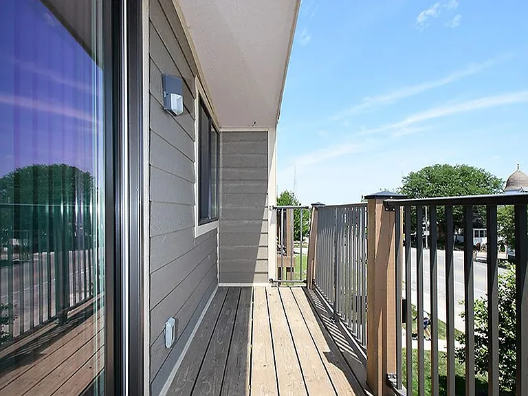 The Belmont Apartments — Photo 13