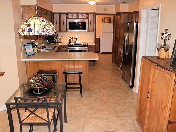 4th image of 802 E Woodlawn Dr