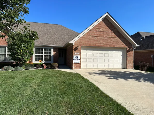4748 W Harrisburg Ct, New Palestine, IN 46163