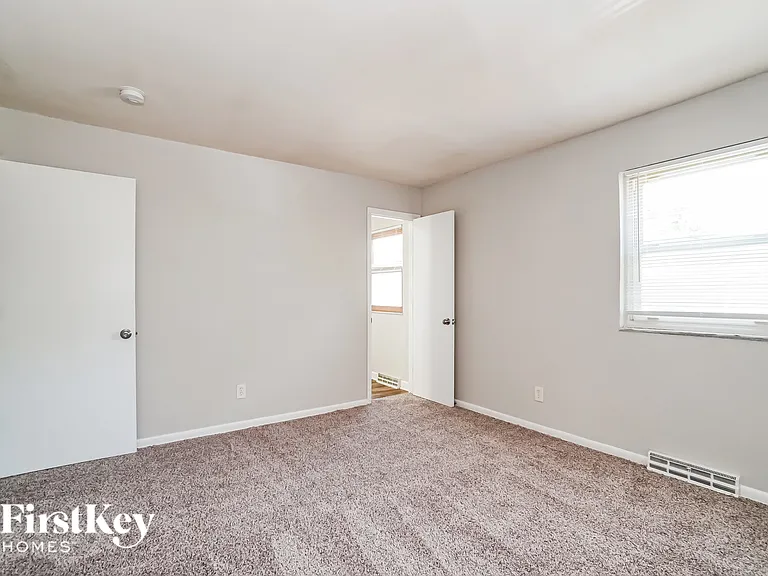 1225 Oakfield Dr N — Photo 12