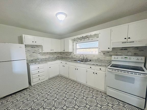 4th image of 3824 Autumn Palm Dr #A