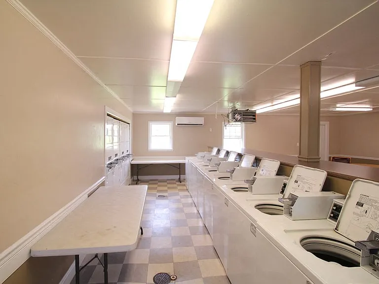 Carriage House Apartments — Photo 10