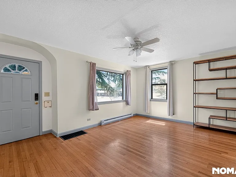 1600 Columbia St — Photo 5