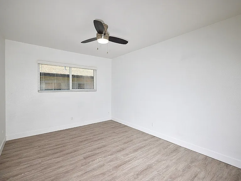 Elivia Apartments — Photo 23