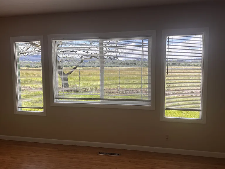 8741 Old Highway 99 S — Photo 20
