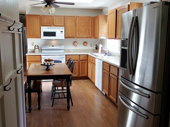Eat-in Kitchen
