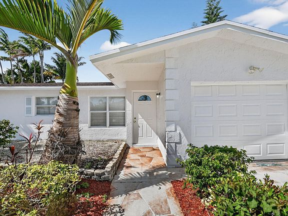 4th image of 1037 SW 27th Avenue