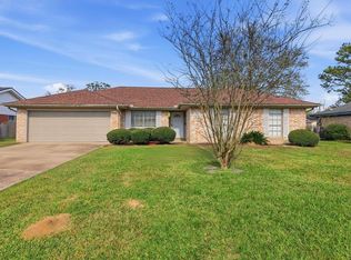 1908 Thousand Oaks Dr, Orange, TX 77632