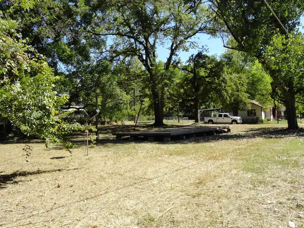 811 W South St, Palestine, TX 75801