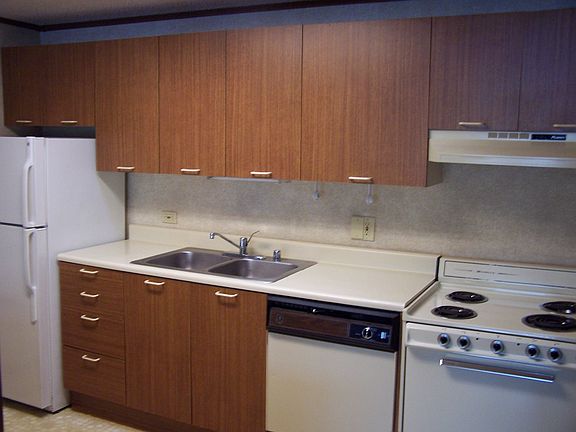 3rd image of 8103B Glen Hollow Dr
