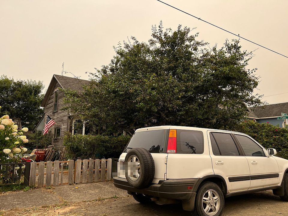 2nd image of 310 Lake St