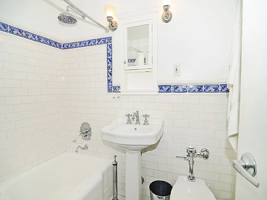 Sold by Sotheby's International Realty | media 11