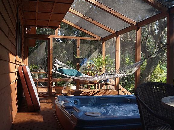 Screened Porch with Spa 