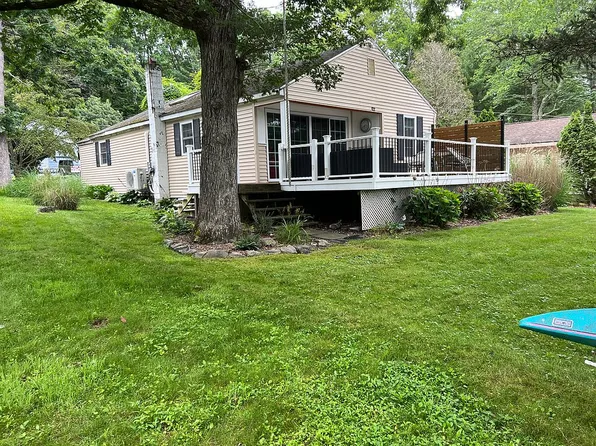 31 E Shore Dr, Higganum, CT 06441