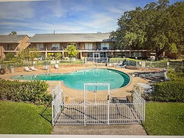 1st image of 7600 Burgoyne Rd Unit 206