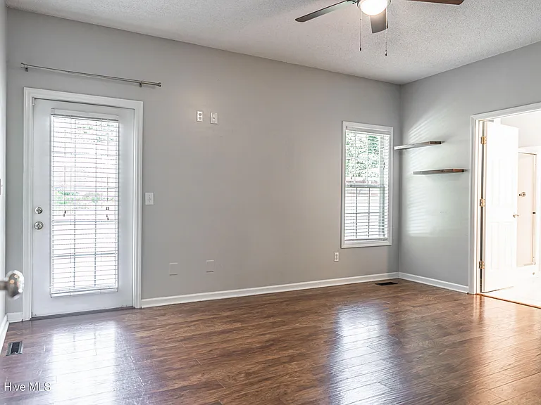 154 Dublin Ct — Photo 16