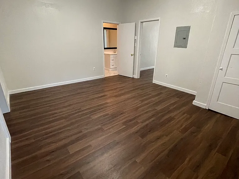 620 S Fredonia St #1A — Photo 3