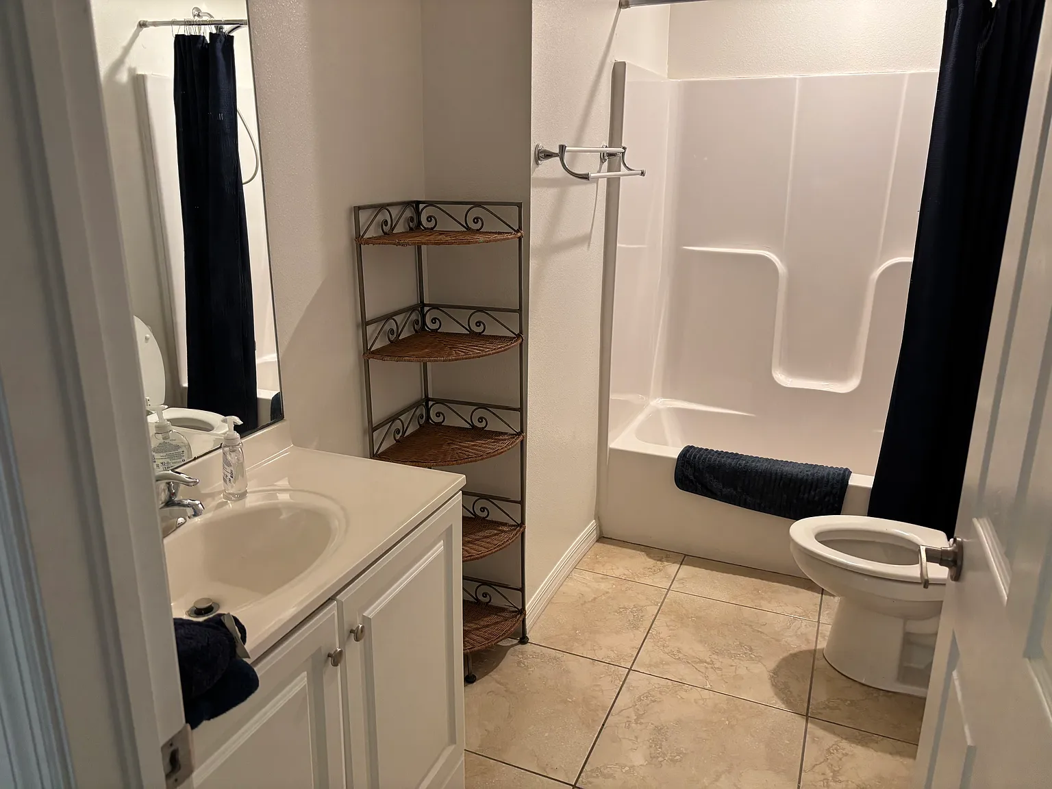3 bed, $2,100 — Photo 4