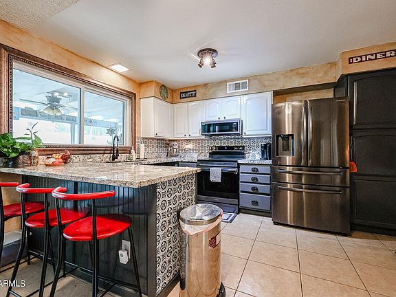 3rd image of 2105 W OBISPO Avenue