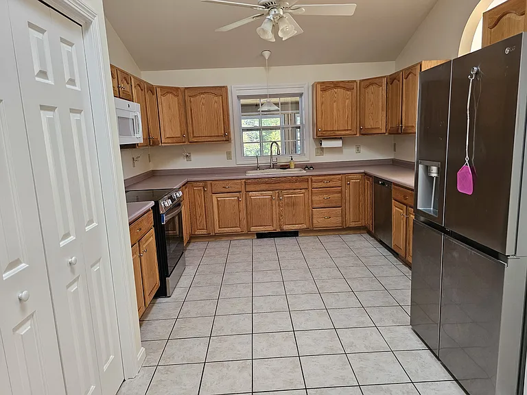 585 High St — Photo 5
