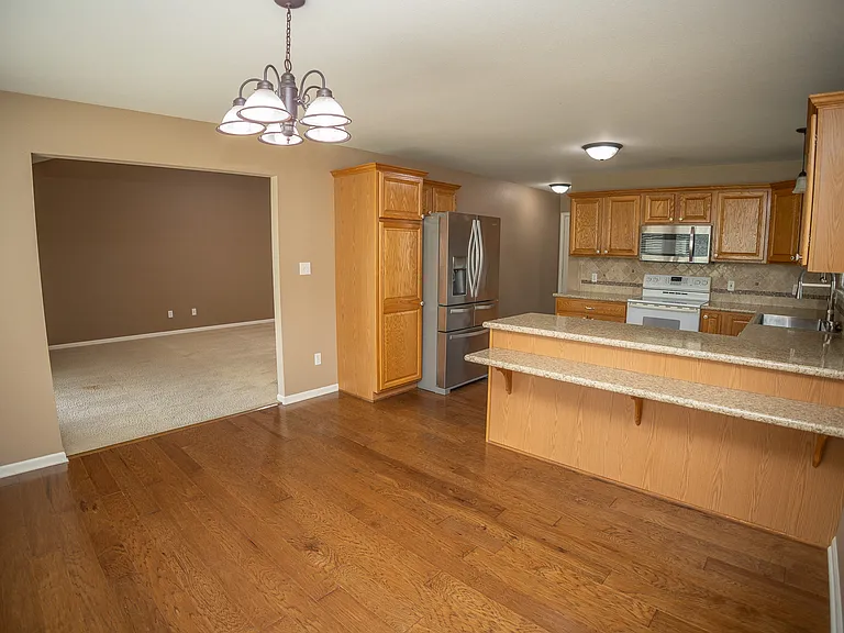 3725 Oxford Rd — Photo 9