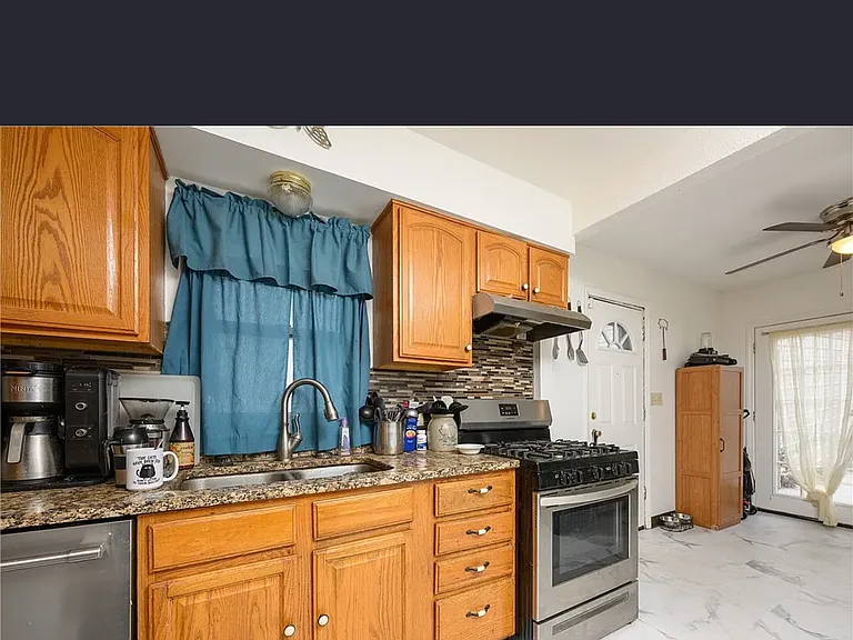1850 Penthley Ave — Photo 5