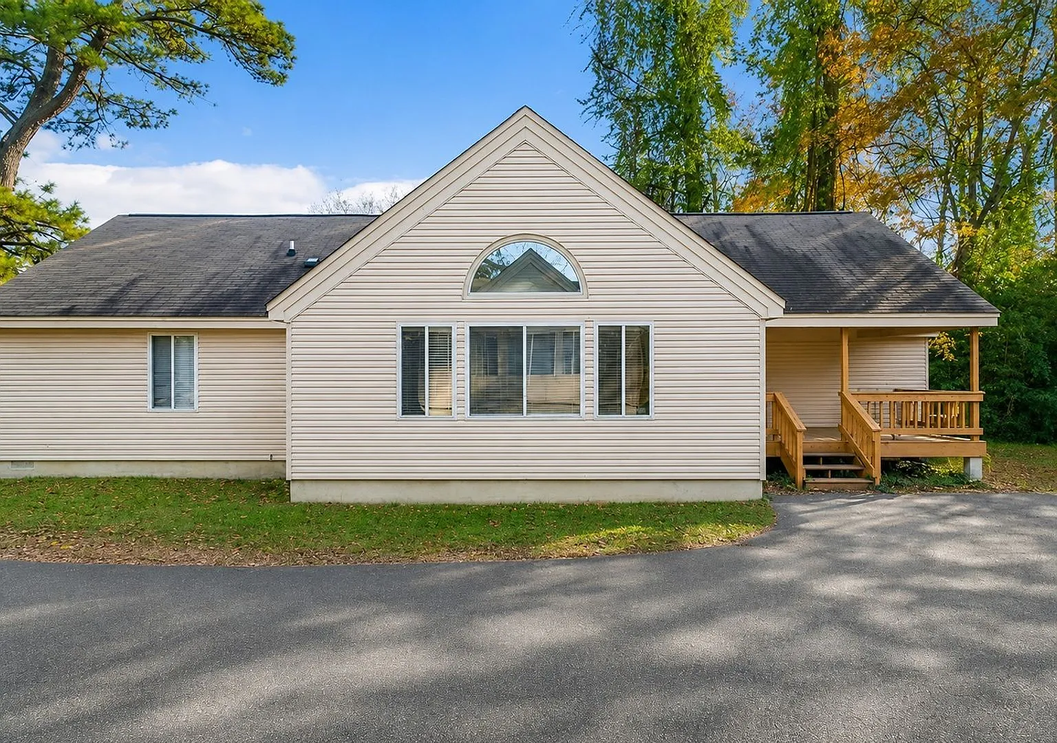 3 bedroom/ 3 bathroom- Mimosa Lane- W&M Law School — Photo 1