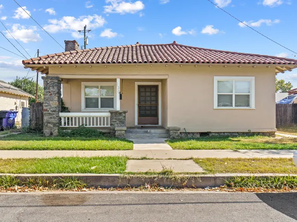 130 E Mariposa Street, Dinuba, CA 93618