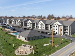 Miller Crossing Apartments & Villas, Arnold, MO 63010