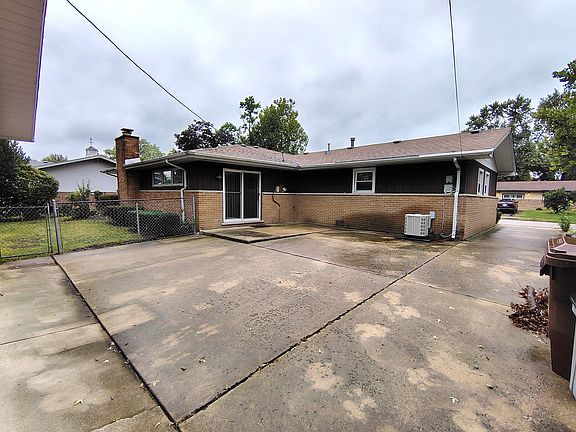 3rd image of 15017 Sunset Ave